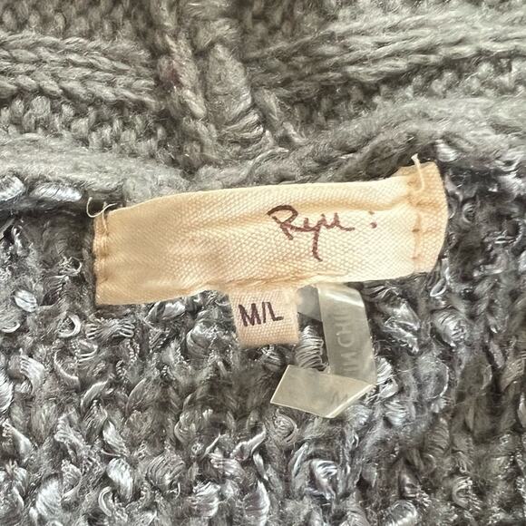 Ryu sweater - Picture 2 of 11